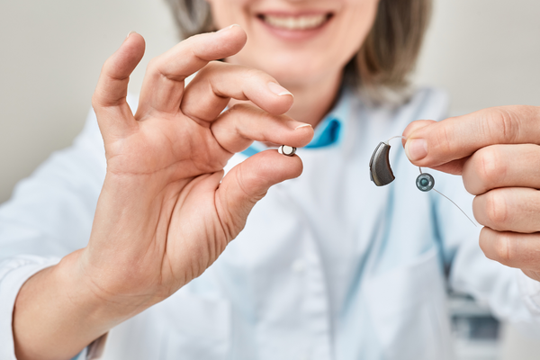 Rechargeable Hearing Aids vs Battery Powered Hearing Aids: A Comprehensive Guide to Choosing the Right Option